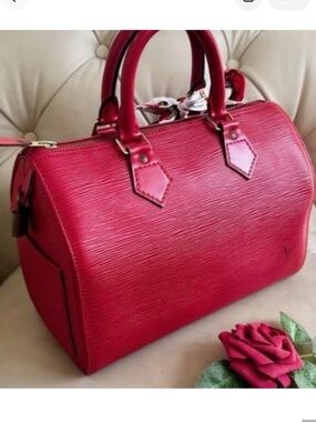 ✋🛑PRICE DROP🛑✋Authentic Louis vuitton Epi Speedy Handbag .